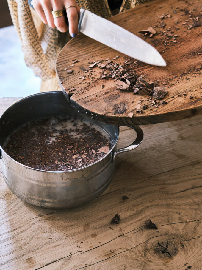 Purer Zeremonieller Kakao im Topf